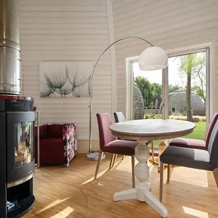 Kugelhaus Kia - Modernes Kugelhaus Mit Klarer Linie Und Naturbezug Am Tollensesee Feriehus