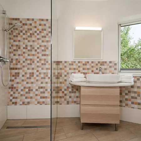 Kugelhaus Kia - Modernes Kugelhaus Mit Klarer Linie Und Naturbezug Am Tollensesee Feriehus *