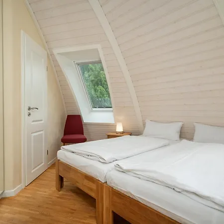 Kugelhaus Kia - Modernes Kugelhaus Mit Klarer Linie Und Naturbezug Am Tollensesee Feriehus