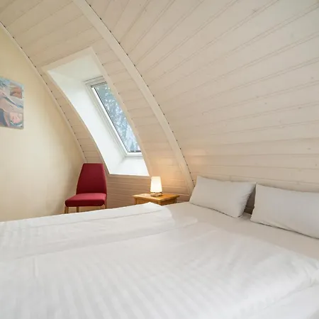 Feriehus Kugelhaus Kia - Modernes Kugelhaus Mit Klarer Linie Und Naturbezug Am Tollensesee *