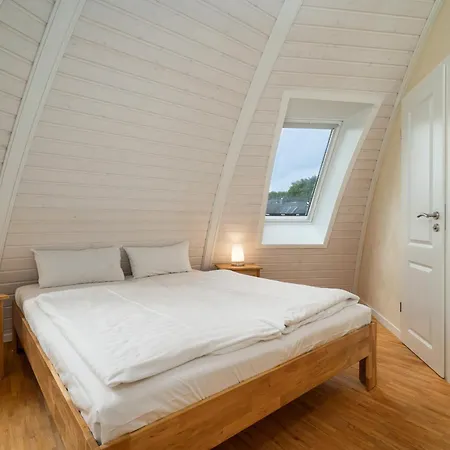 Kugelhaus Kia - Modernes Kugelhaus Mit Klarer Linie Und Naturbezug Am Tollensesee Tatil Evi Penzlin