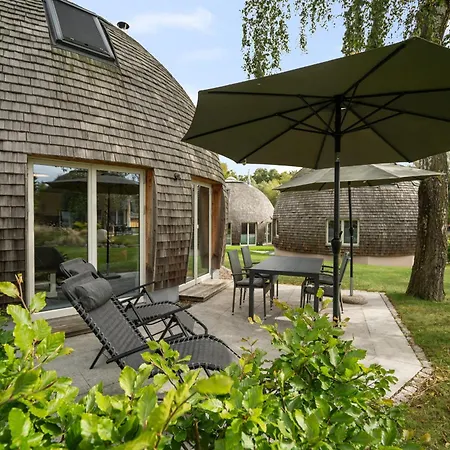 Kugelhaus Kia - Modernes Kugelhaus Mit Klarer Linie Und Naturbezug Am Tollensesee