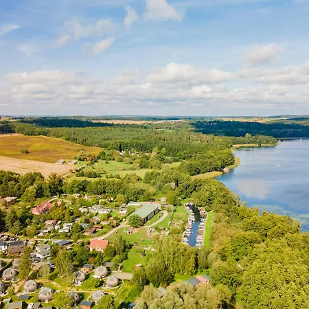 Kugelhaus Kia - Modernes Kugelhaus Mit Klarer Linie Und Naturbezug Am Tollensesee *